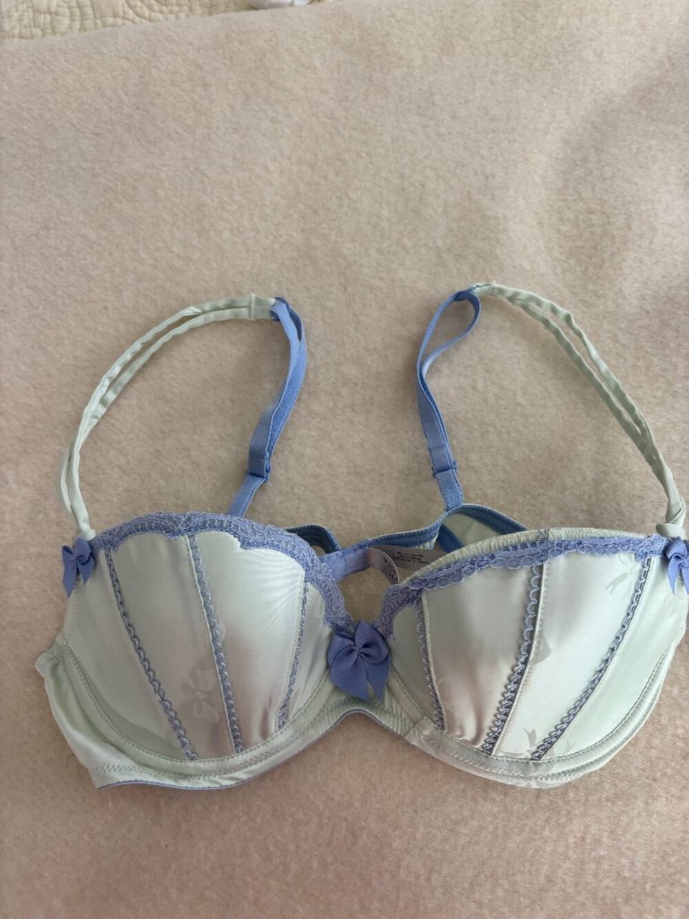 Victoria's Secret Lacey underwire Bra 36B